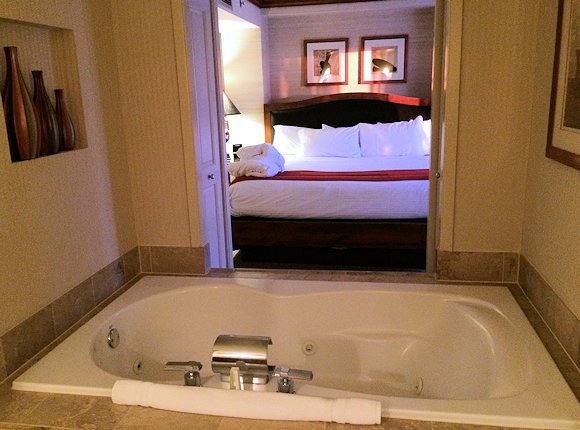 Deluxe King Spa Suite